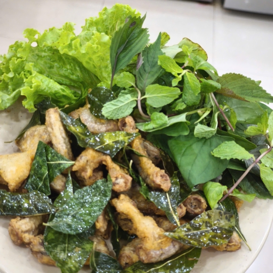 Lòng chiên mắc mật